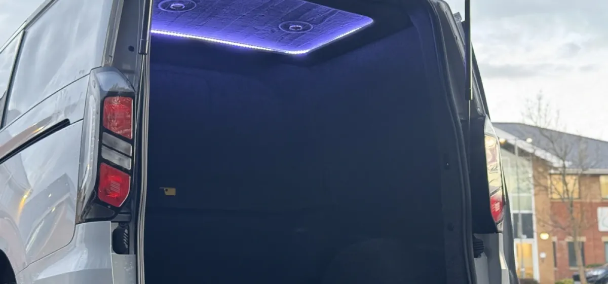 Ford E-Tourneo Custom — photo 10