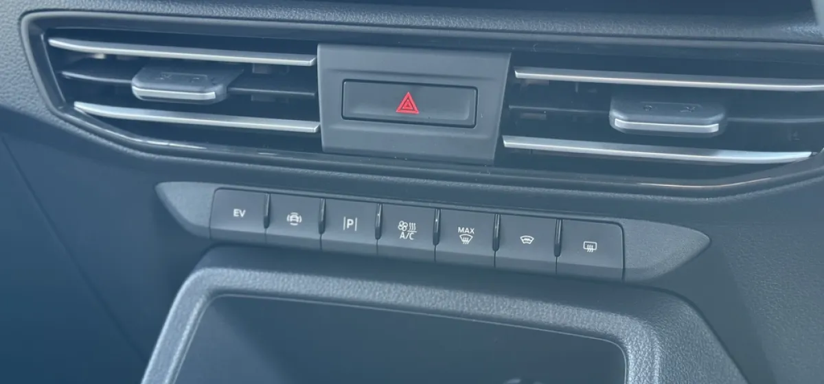 Vauxhall Vivaro GS Crew Cab — photo 15