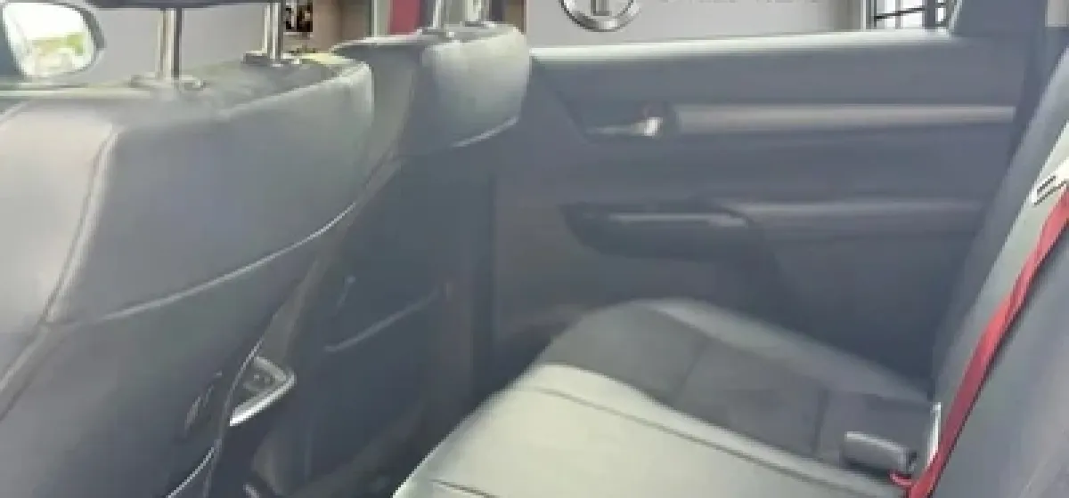 Toyota Hilux GR Sport — photo 13
