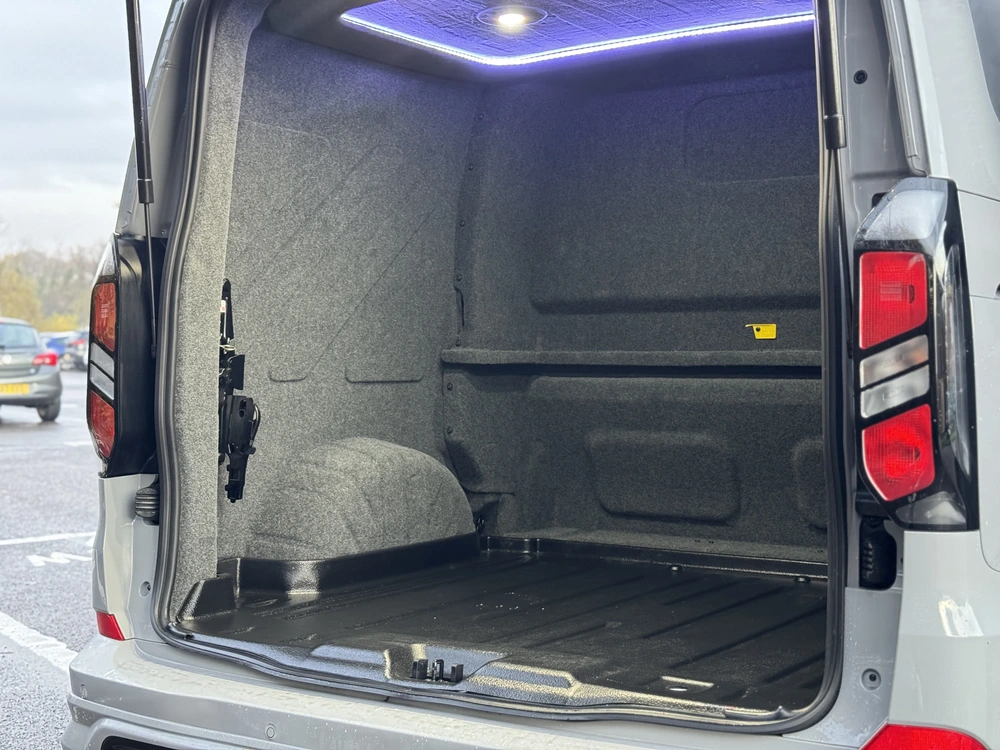 Custom Hornet Transit Custom DCIV — photo 15
