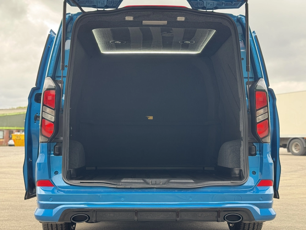 Ford E-Tourneo Custom — photo 18