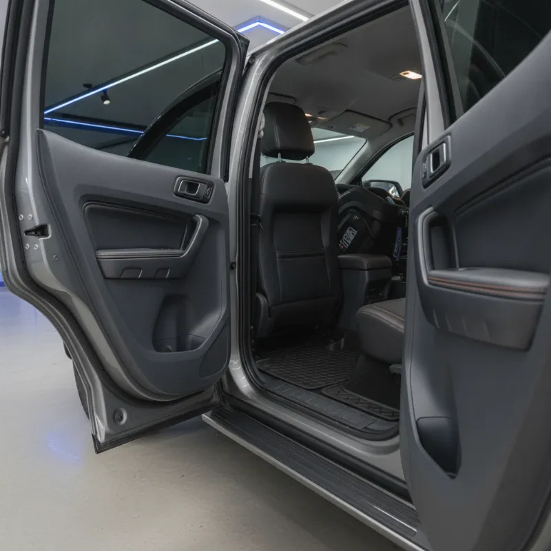 Ford Ranger STORMTRAK — cab/interior
